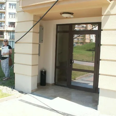 Felicita Aivazovski Park Ap H28 *